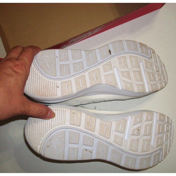 Womens Nike Air Max AP White 11 10 10.5 EUC Worn One time for less than an hour - Picture 2 of 6
